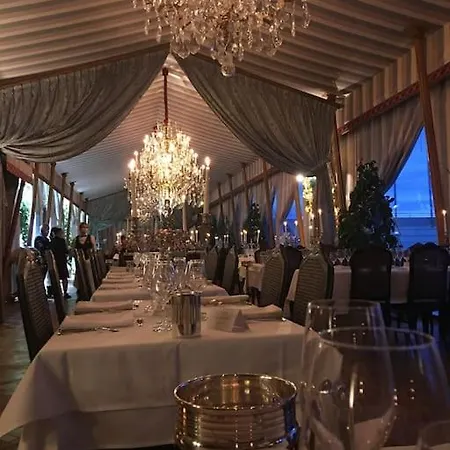 Grands Buffets Apartmán *